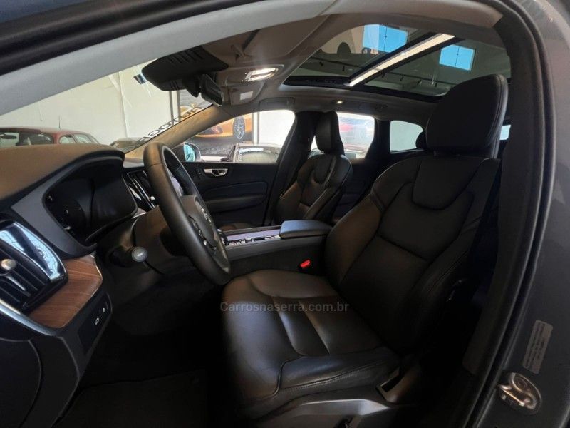 VOLVO XC60 2.0 T8 RECHARGE PLUS AWD HIBRIDO 2022/2023 AUTOGRIF MOTORS CAMPO BOM / Carros no Vale