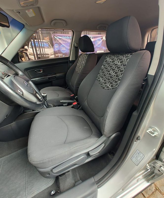 KIA SOUL 1.6/ 16V Mec. 2010/2011 RENNER AUTOMÓVEIS LAJEADO / Carros no Vale KIA SOUL 1.6/ 16V Mec. 2010/2011 RENNER AUTOMÓVEIS LAJEADO / Carros no Vale