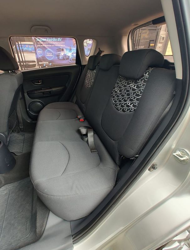 KIA SOUL 1.6/ 16V Mec. 2010/2011 RENNER AUTOMÓVEIS LAJEADO / Carros no Vale KIA SOUL 1.6/ 16V Mec. 2010/2011 RENNER AUTOMÓVEIS LAJEADO / Carros no Vale