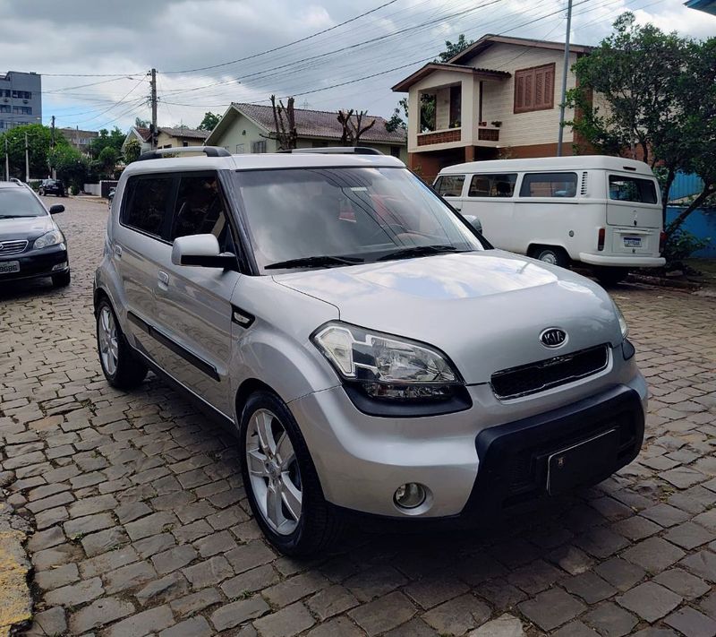 KIA SOUL 1.6/ 16V Mec. 2010/2011 RENNER AUTOMÓVEIS LAJEADO / Carros no Vale KIA SOUL 1.6/ 16V Mec. 2010/2011 RENNER AUTOMÓVEIS LAJEADO / Carros no Vale