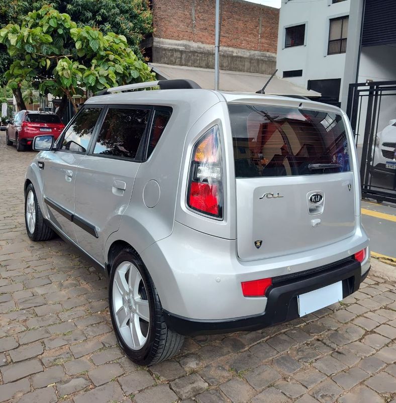 KIA SOUL 1.6/ 16V Mec. 2010/2011 RENNER AUTOMÓVEIS LAJEADO / Carros no Vale KIA SOUL 1.6/ 16V Mec. 2010/2011 RENNER AUTOMÓVEIS LAJEADO / Carros no Vale