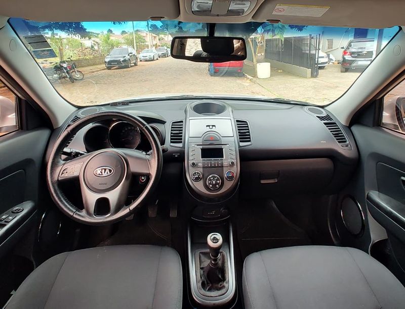 KIA SOUL 1.6/ 16V Mec. 2010/2011 RENNER AUTOMÓVEIS LAJEADO / Carros no Vale KIA SOUL 1.6/ 16V Mec. 2010/2011 RENNER AUTOMÓVEIS LAJEADO / Carros no Vale