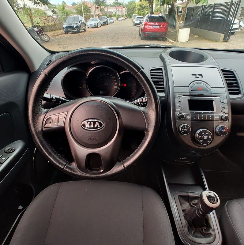 KIA SOUL 1.6/ 16V Mec. 2010/2011 RENNER AUTOMÓVEIS LAJEADO / Carros no Vale KIA SOUL 1.6/ 16V Mec. 2010/2011 RENNER AUTOMÓVEIS LAJEADO / Carros no Vale