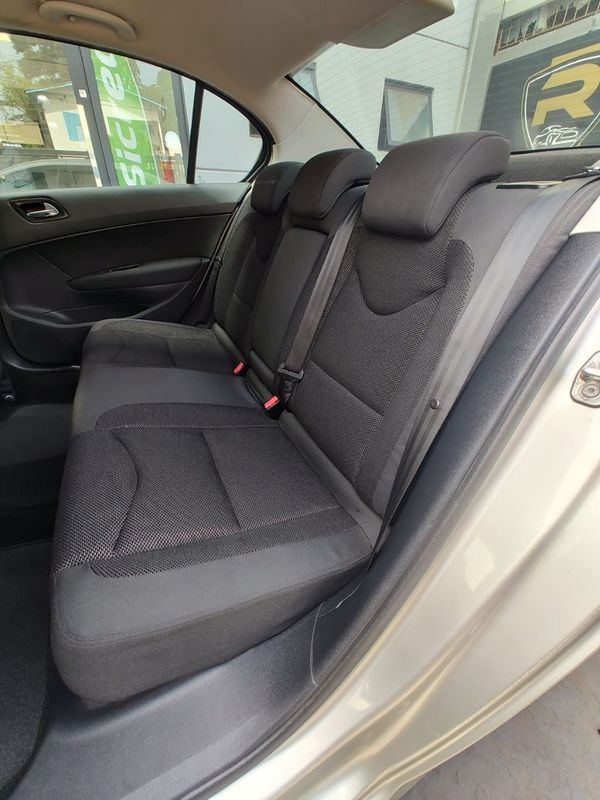 Peugeot 408 Sedan Allure 2.0 16V 2011/2012 RENNER AUTOMÓVEIS LAJEADO / Carros no Vale