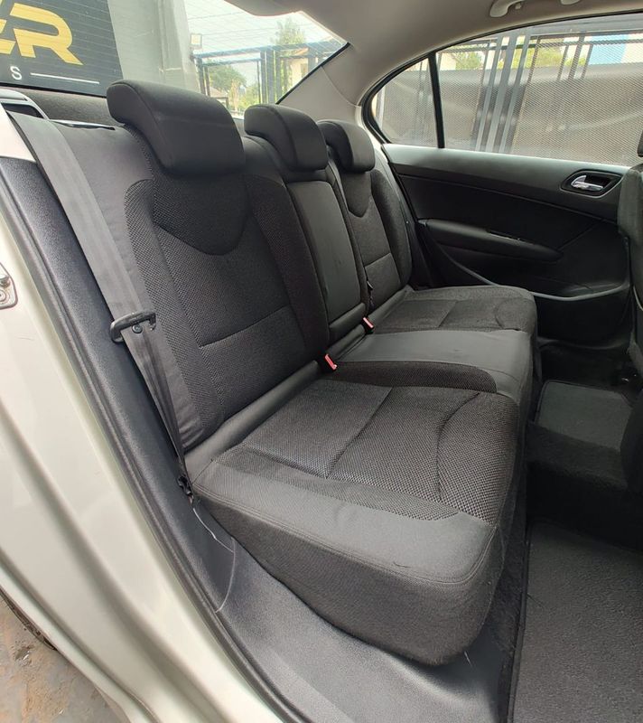 Peugeot 408 Sedan Allure 2.0 16V 2011/2012 RENNER AUTOMÓVEIS LAJEADO / Carros no Vale