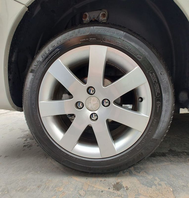 Peugeot 408 Sedan Allure 2.0 16V 2011/2012 RENNER AUTOMÓVEIS LAJEADO / Carros no Vale