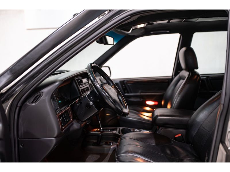 JEEP GRAND CHEROKEE 5.9 LIMITED LX 4X4 V8 16V 1998/1998 PASTORE CAR COLLECTION BENTO GONÇALVES / Carros no Vale JEEP GRAND CHEROKEE 5.9 LIMITED LX 4X4 V8 16V 1998/1998 PASTORE CAR COLLECTION BENTO GONÇALVES / Carros no Vale