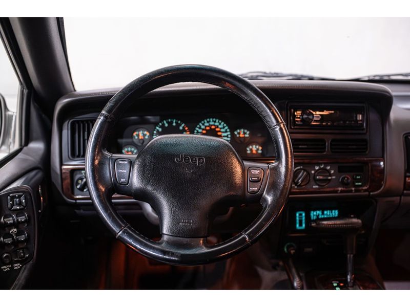 JEEP GRAND CHEROKEE 5.9 LIMITED LX 4X4 V8 16V 1998/1998 PASTORE CAR COLLECTION BENTO GONÇALVES / Carros no Vale JEEP GRAND CHEROKEE 5.9 LIMITED LX 4X4 V8 16V 1998/1998 PASTORE CAR COLLECTION BENTO GONÇALVES / Carros no Vale