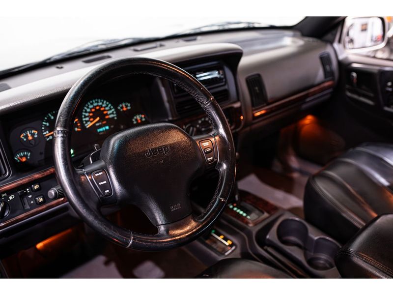 JEEP GRAND CHEROKEE 5.9 LIMITED LX 4X4 V8 16V 1998/1998 PASTORE CAR COLLECTION BENTO GONÇALVES / Carros no Vale JEEP GRAND CHEROKEE 5.9 LIMITED LX 4X4 V8 16V 1998/1998 PASTORE CAR COLLECTION BENTO GONÇALVES / Carros no Vale