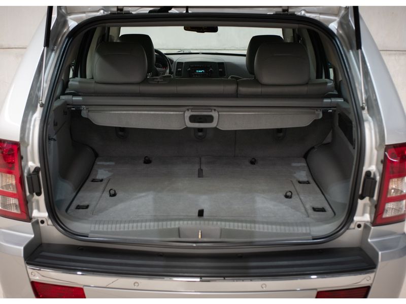 JEEP GRAND CHEROKEE 6.1 SRT HEMI 4X4 V8 16V 2006/2006 PASTORE CAR COLLECTION BENTO GONÇALVES / Carros no Vale JEEP GRAND CHEROKEE 6.1 SRT HEMI 4X4 V8 16V 2006/2006 PASTORE CAR COLLECTION BENTO GONÇALVES / Carros no Vale