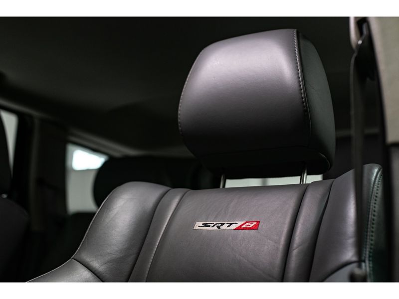 JEEP GRAND CHEROKEE 6.1 SRT HEMI 4X4 V8 16V 2006/2006 PASTORE CAR COLLECTION BENTO GONÇALVES / Carros no Vale JEEP GRAND CHEROKEE 6.1 SRT HEMI 4X4 V8 16V 2006/2006 PASTORE CAR COLLECTION BENTO GONÇALVES / Carros no Vale