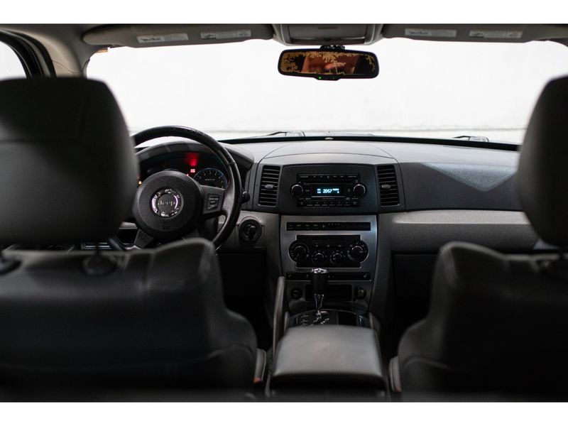 JEEP GRAND CHEROKEE 6.1 SRT HEMI 4X4 V8 16V 2006/2006 PASTORE CAR COLLECTION BENTO GONÇALVES / Carros no Vale JEEP GRAND CHEROKEE 6.1 SRT HEMI 4X4 V8 16V 2006/2006 PASTORE CAR COLLECTION BENTO GONÇALVES / Carros no Vale