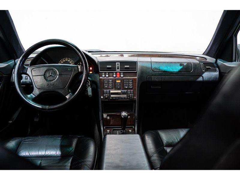 MERCEDES-BENZ C 280 2.8 CLASSIC V6 1994/1995 PASTORE CAR COLLECTION BENTO GONÇALVES / Carros no Vale