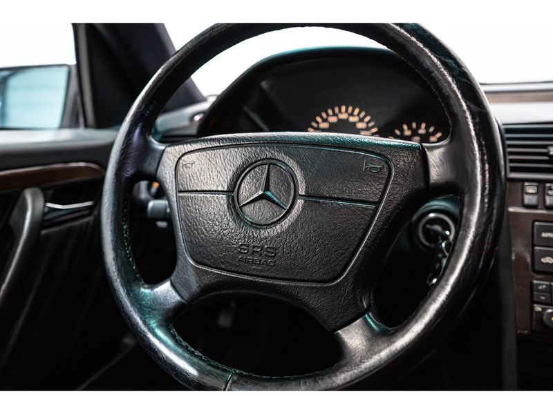 MERCEDES-BENZ C 280 2.8 CLASSIC V6 1994/1995 PASTORE CAR COLLECTION BENTO GONÇALVES / Carros no Vale