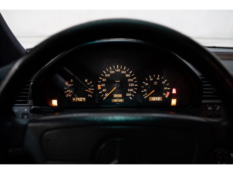 MERCEDES-BENZ C 280 2.8 CLASSIC V6 1994/1995 PASTORE CAR COLLECTION BENTO GONÇALVES / Carros no Vale