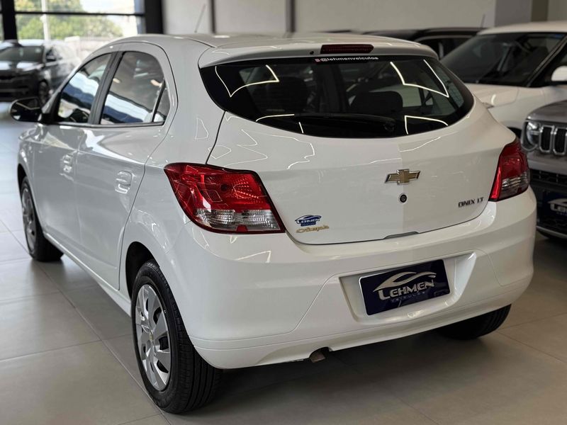 CHEVROLET ONIX 1.4 MPFI LT 8V 2015/2016 LEHMEN VEÍCULOS VENÂNCIO AIRES / Carros no Vale CHEVROLET ONIX 1.4 MPFI LT 8V 2015/2016 LEHMEN VEÍCULOS VENÂNCIO AIRES / Carros no Vale
