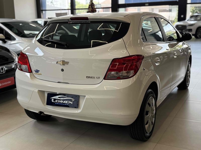 CHEVROLET ONIX 1.4 MPFI LT 8V 2015/2016 LEHMEN VEÍCULOS VENÂNCIO AIRES / Carros no Vale CHEVROLET ONIX 1.4 MPFI LT 8V 2015/2016 LEHMEN VEÍCULOS VENÂNCIO AIRES / Carros no Vale