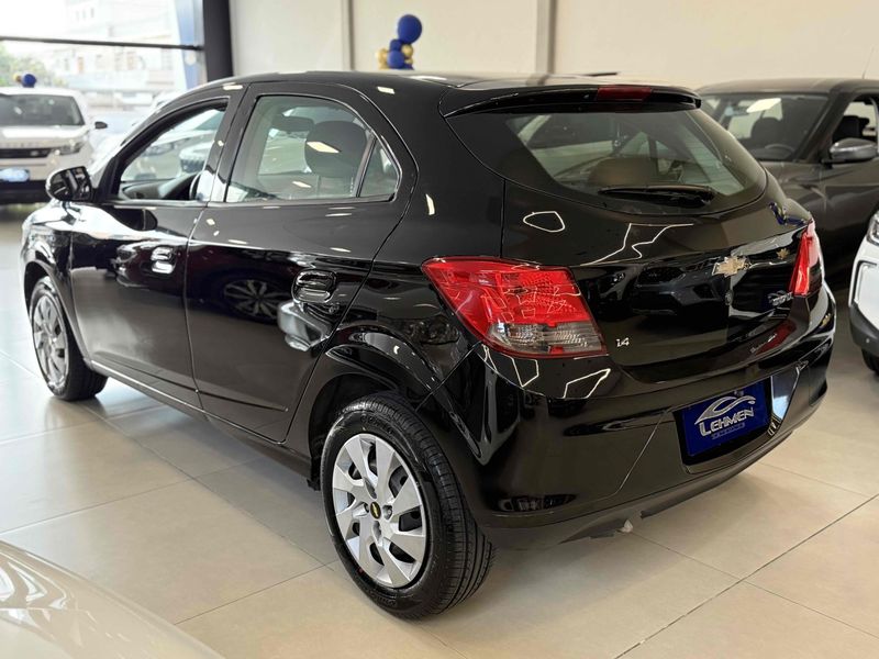 CHEVROLET ONIX 1.4 MPFI LT 8V 2015/2015 LEHMEN VEÍCULOS VENÂNCIO AIRES / Carros no Vale