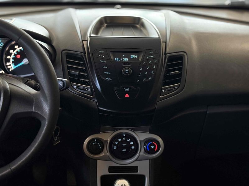 FORD FIESTA 1.6 SE HATCH 16V 2016/2017 LEHMEN VEÍCULOS VENÂNCIO AIRES / Carros no Vale