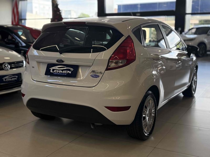 FORD FIESTA 1.6 SE HATCH 16V 2016/2017 LEHMEN VEÍCULOS VENÂNCIO AIRES / Carros no Vale