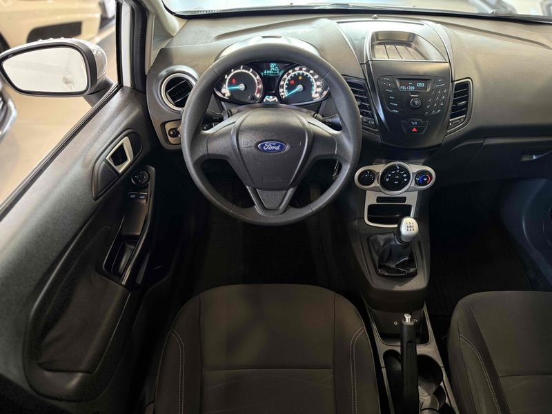 FORD FIESTA 1.6 SE HATCH 16V 2016/2017 LEHMEN VEÍCULOS VENÂNCIO AIRES / Carros no Vale