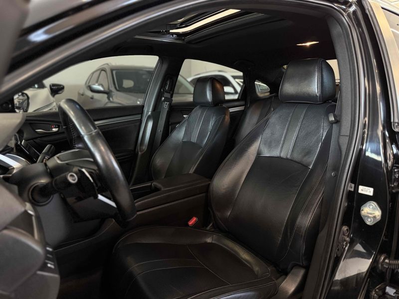 HONDA CIVIC 1.5 16V TURBO TOURING CVT 2016/2017 LEHMEN VEÍCULOS VENÂNCIO AIRES / Carros no Vale