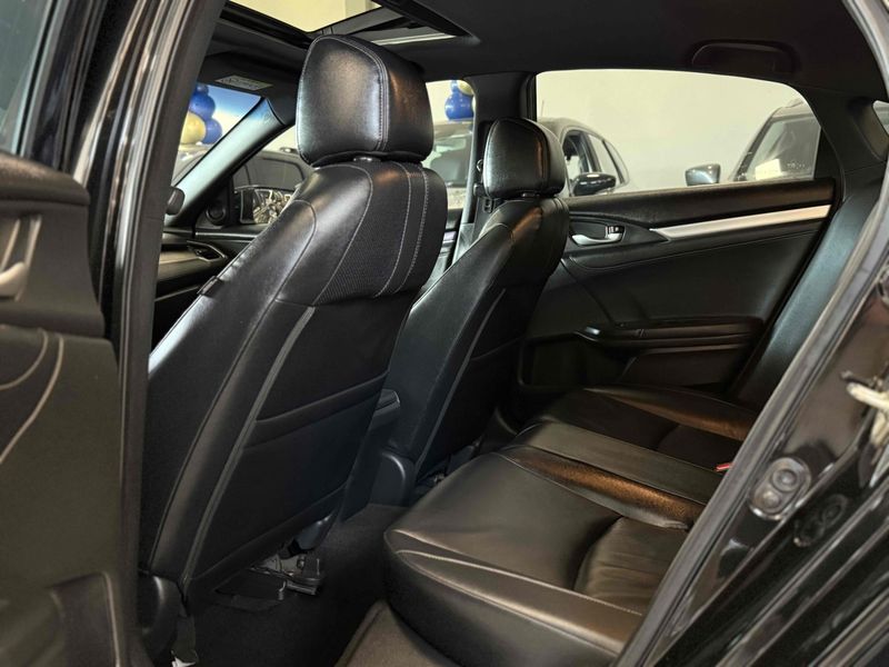 HONDA CIVIC 1.5 16V TURBO TOURING CVT 2016/2017 LEHMEN VEÍCULOS VENÂNCIO AIRES / Carros no Vale
