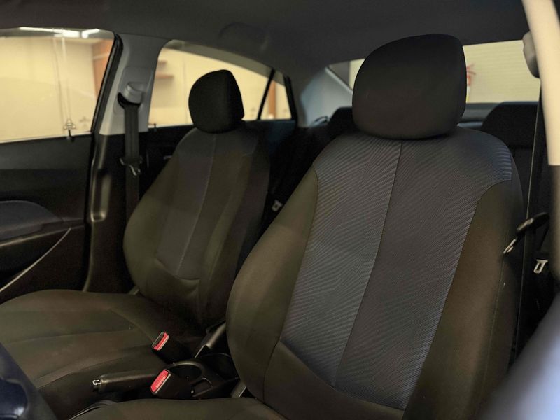 HYUNDAI HB20S 1.6 COMFORT PLUS 16V 2013/2014 LEHMEN VEÍCULOS VENÂNCIO AIRES / Carros no Vale