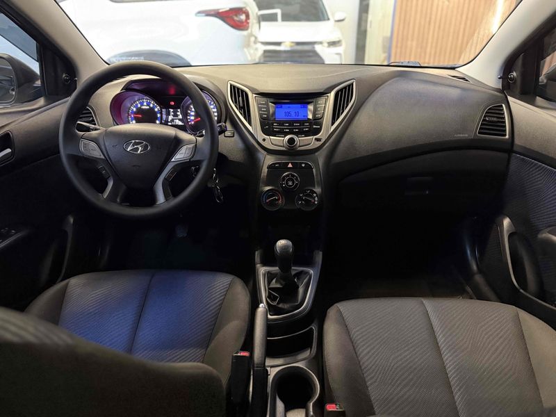 HYUNDAI HB20S 1.6 COMFORT PLUS 16V 2013/2014 LEHMEN VEÍCULOS VENÂNCIO AIRES / Carros no Vale