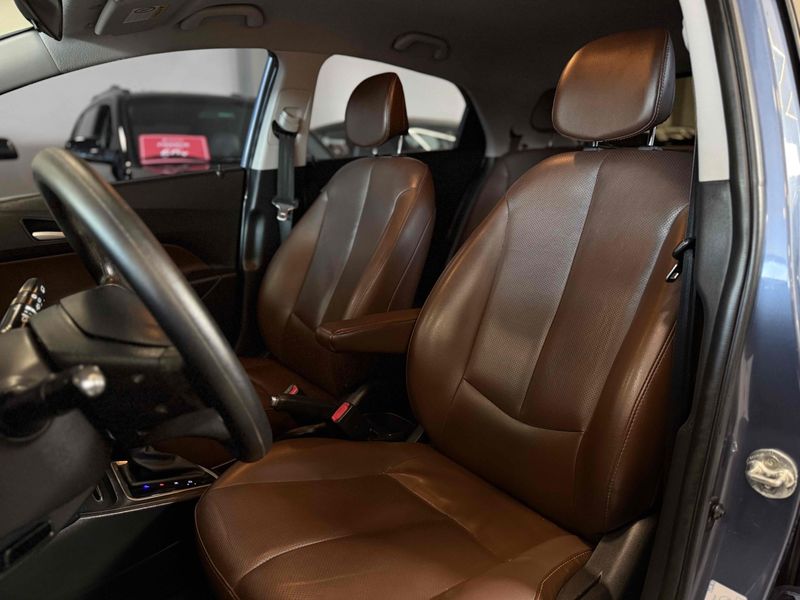 HYUNDAI HB20X 1.6 16V PREMIUM 2016/2017 LEHMEN VEÍCULOS VENÂNCIO AIRES / Carros no Vale