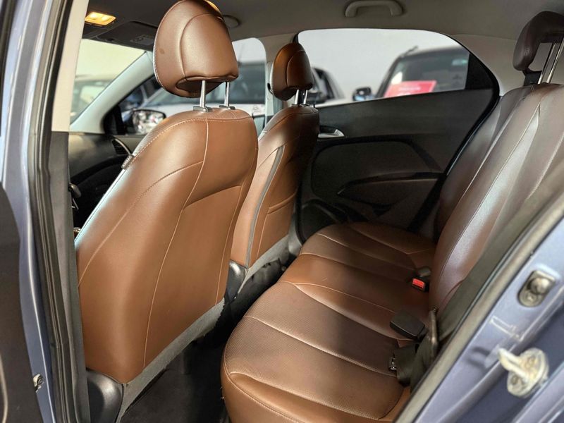 HYUNDAI HB20X 1.6 16V PREMIUM 2016/2017 LEHMEN VEÍCULOS VENÂNCIO AIRES / Carros no Vale