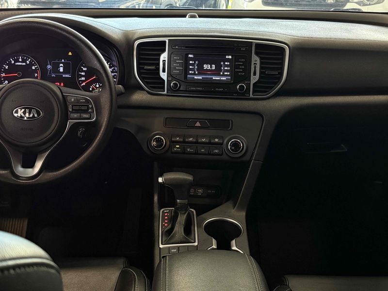 KIA SPORTAGE 2.0 LX 4X2 16V 2017/2018 LEHMEN VEÍCULOS VENÂNCIO AIRES / Carros no Vale