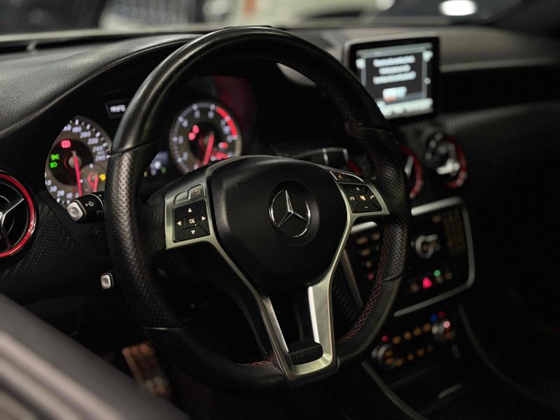 MERCEDES-BENZ A 250 2.0 SPORT TURBO AUTOMATIZADO 2014/2015 LEHMEN VEÍCULOS VENÂNCIO AIRES / Carros no Vale