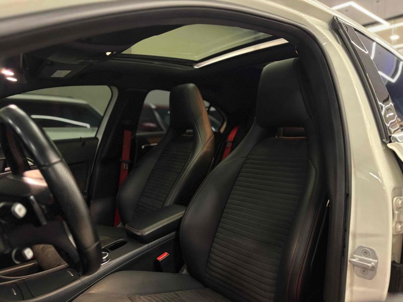 MERCEDES-BENZ A 250 2.0 SPORT TURBO AUTOMATIZADO 2014/2015 LEHMEN VEÍCULOS VENÂNCIO AIRES / Carros no Vale