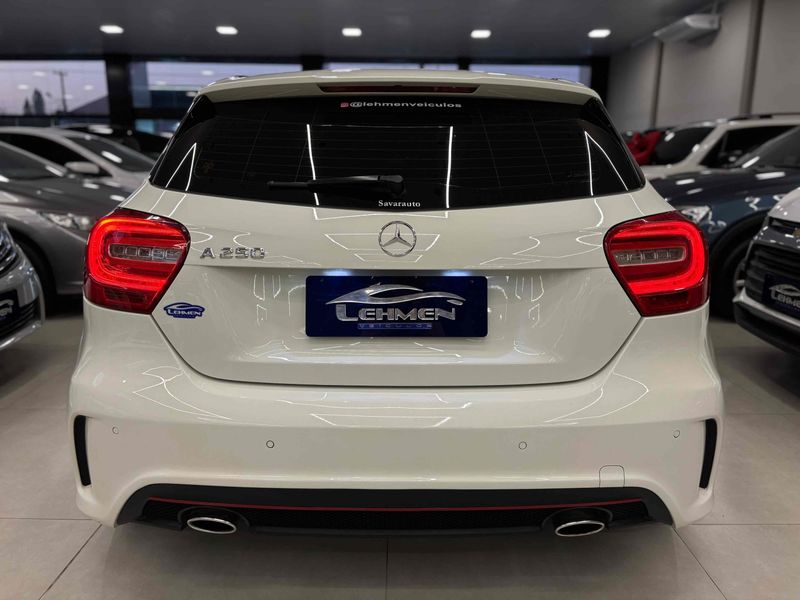 MERCEDES-BENZ A 250 2.0 SPORT TURBO AUTOMATIZADO 2014/2015 LEHMEN VEÍCULOS VENÂNCIO AIRES / Carros no Vale