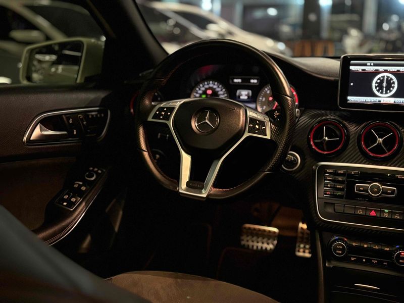 MERCEDES-BENZ A 250 2.0 SPORT TURBO AUTOMATIZADO 2014/2015 LEHMEN VEÍCULOS VENÂNCIO AIRES / Carros no Vale