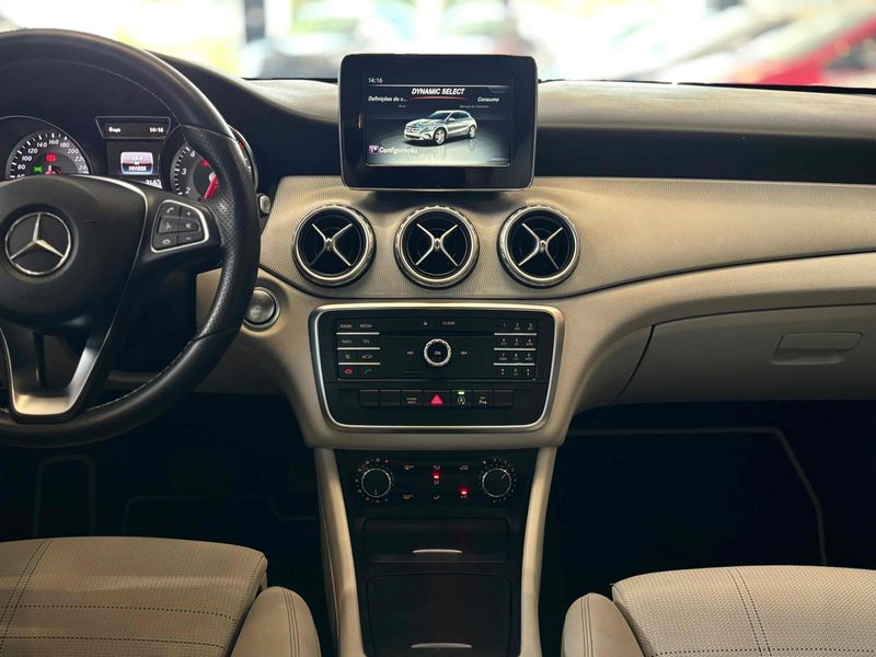 MERCEDES-BENZ GLA 200 1.6 CGI ADVANCE 16V TURBO 2016/2016 LEHMEN VEÍCULOS VENÂNCIO AIRES / Carros no Vale