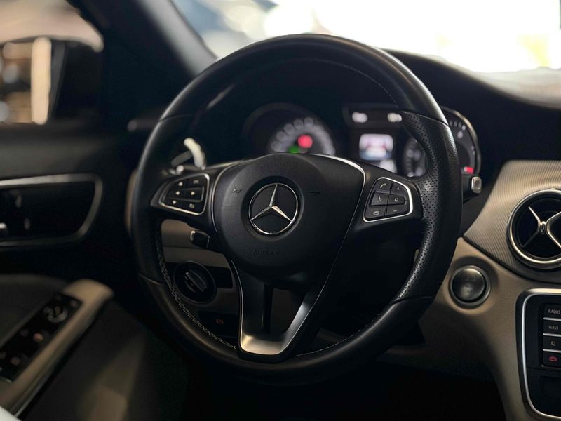 MERCEDES-BENZ GLA 200 1.6 CGI ADVANCE 16V TURBO 2016/2016 LEHMEN VEÍCULOS VENÂNCIO AIRES / Carros no Vale