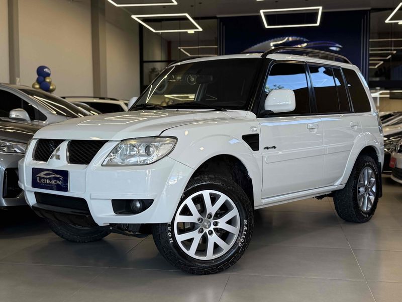 MITSUBISHI PAJERO TR4 2.0 4X4 16V 140CV 2012/2013 LEHMEN VEÍCULOS VENÂNCIO AIRES / Carros no Vale MITSUBISHI PAJERO TR4 2.0 4X4 16V 140CV 2012/2013 LEHMEN VEÍCULOS VENÂNCIO AIRES / Carros no Vale