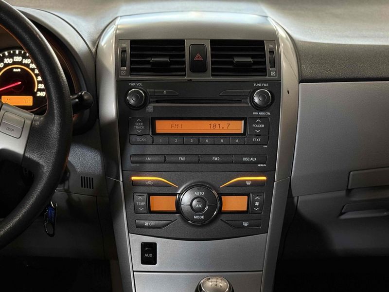 TOYOTA COROLLA 1.8 GLI 16V 2011/2012 LEHMEN VEÍCULOS VENÂNCIO AIRES / Carros no Vale