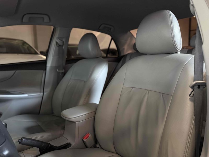 TOYOTA COROLLA 1.8 GLI 16V 2011/2012 LEHMEN VEÍCULOS VENÂNCIO AIRES / Carros no Vale