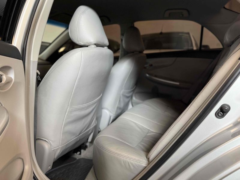 TOYOTA COROLLA 1.8 GLI 16V 2011/2012 LEHMEN VEÍCULOS VENÂNCIO AIRES / Carros no Vale