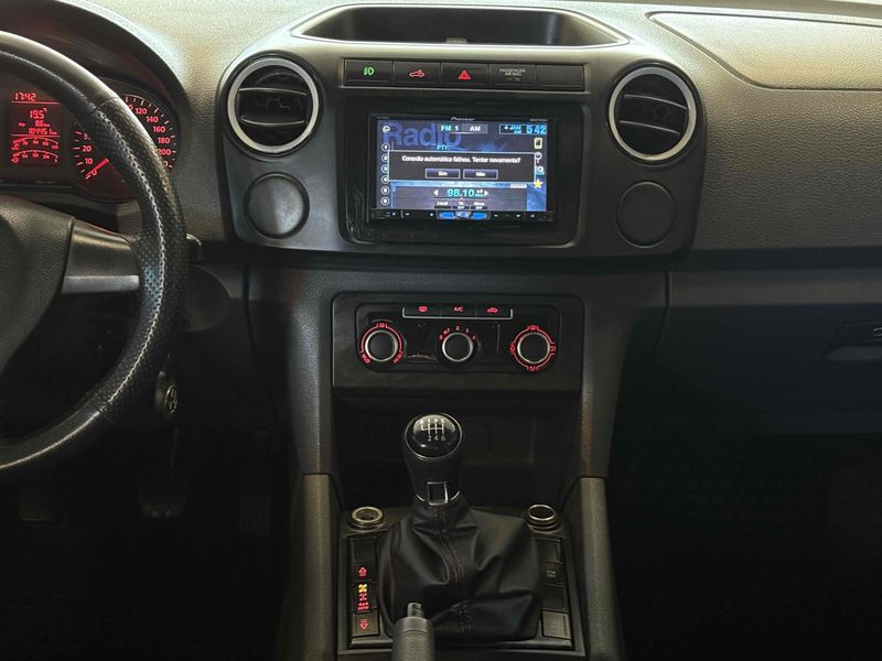 VOLKSWAGEN AMAROK 2.0 4X4 CD 16V TURBO INTERCOOLER 2013/2014 LEHMEN VEÍCULOS VENÂNCIO AIRES / Carros no Vale