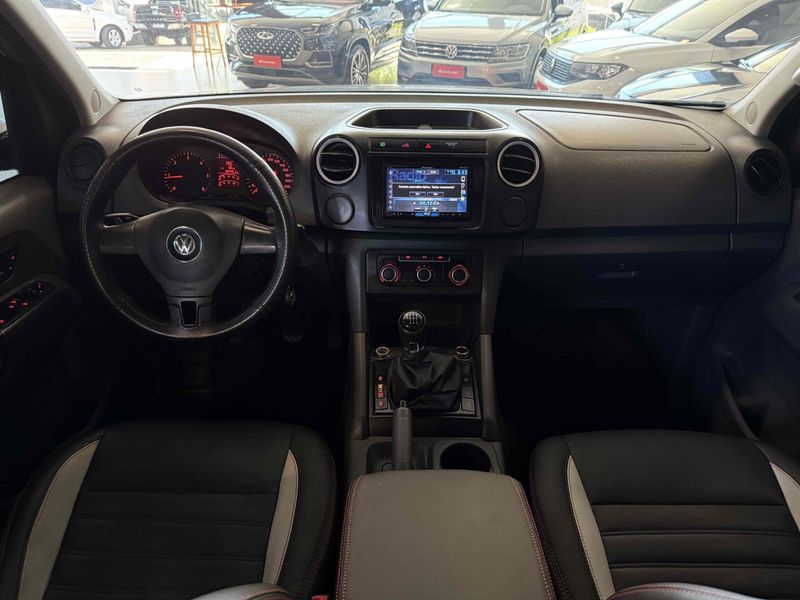 VOLKSWAGEN AMAROK 2.0 4X4 CD 16V TURBO INTERCOOLER 2013/2014 LEHMEN VEÍCULOS VENÂNCIO AIRES / Carros no Vale