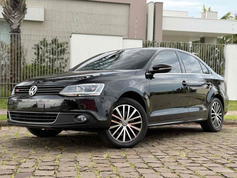VOLKSWAGEN JETTA 2.0 TSI HIGHLINE 200CV TIPTRONIC 2011/2012 LEHMEN VEÍCULOS VENÂNCIO AIRES / Carros no Vale