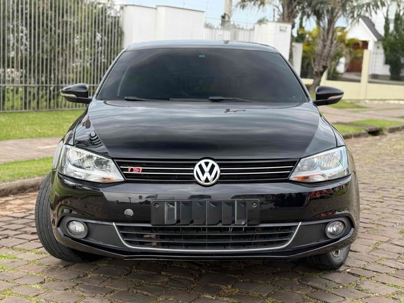 VOLKSWAGEN JETTA 2.0 TSI HIGHLINE 200CV TIPTRONIC 2011/2012 LEHMEN VEÍCULOS VENÂNCIO AIRES / Carros no Vale