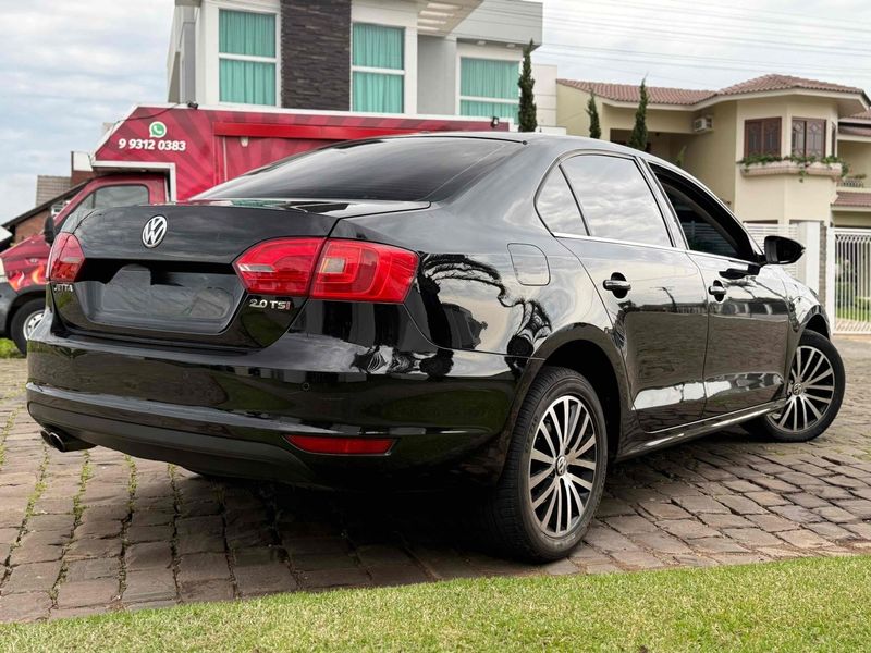 VOLKSWAGEN JETTA 2.0 TSI HIGHLINE 200CV TIPTRONIC 2011/2012 LEHMEN VEÍCULOS VENÂNCIO AIRES / Carros no Vale