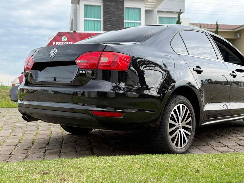 VOLKSWAGEN JETTA 2.0 TSI HIGHLINE 200CV TIPTRONIC 2011/2012 LEHMEN VEÍCULOS VENÂNCIO AIRES / Carros no Vale