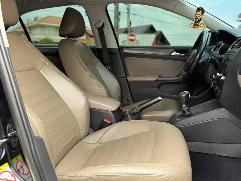 VOLKSWAGEN JETTA 2.0 TSI HIGHLINE 200CV TIPTRONIC 2011/2012 LEHMEN VEÍCULOS VENÂNCIO AIRES / Carros no Vale