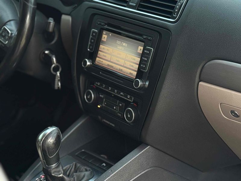 VOLKSWAGEN JETTA 2.5 I VARIANT 20V 170CV TIPTRONIC 2009/2009 LEHMEN VEÍCULOS VENÂNCIO AIRES / Carros no Vale